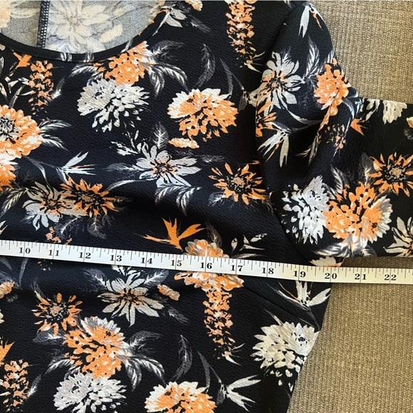SHEIN Plus Slit Back Allover Floral Dress Size 1x - Picture 7 of 11
